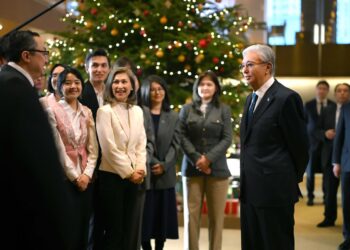Мемлекет басшысы Жапонияда тұрып жатқан қазақстандықтармен кездесті
