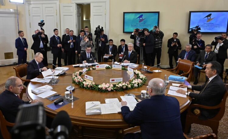 Мемлекет басшысы: «Кедендік реттеу және мемлекеттік қадағалау шаралары ұйым ішіндегі шешімдерді өткізу құралына айналмауға тиіс»