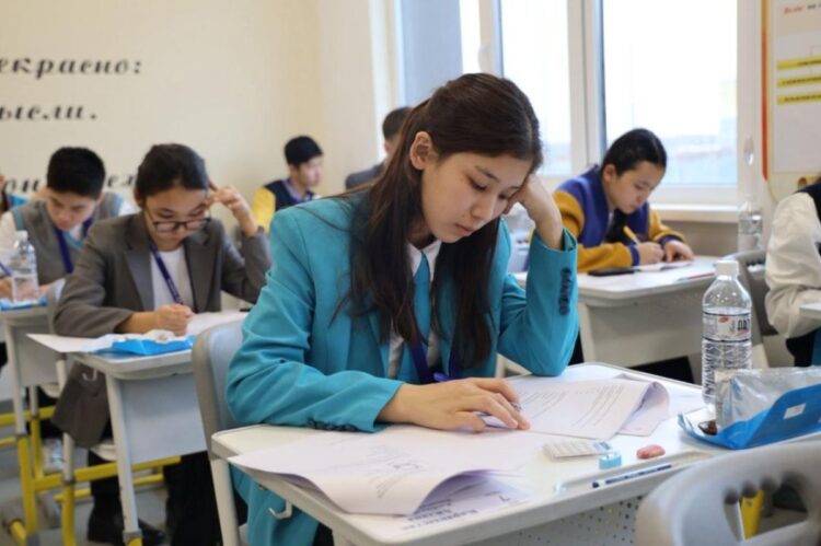 Ауыл мектептерінің үздіктері білім додасының шешуші кезеңіне жиналды