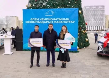 Сәкен Бибосынов пен Әсел Қанайға су жаңа көлік сыйланды