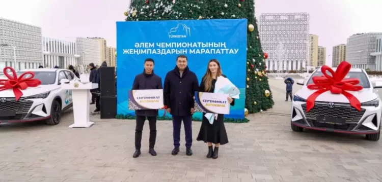 Сәкен Бибосынов пен Әсел Қанайға су жаңа көлік сыйланды