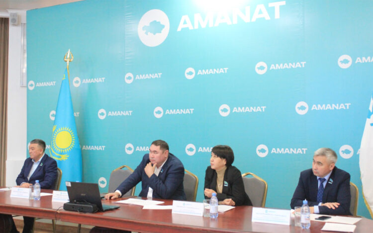 «AMANAT» партиясы депутаттық фракция отырысы өтті