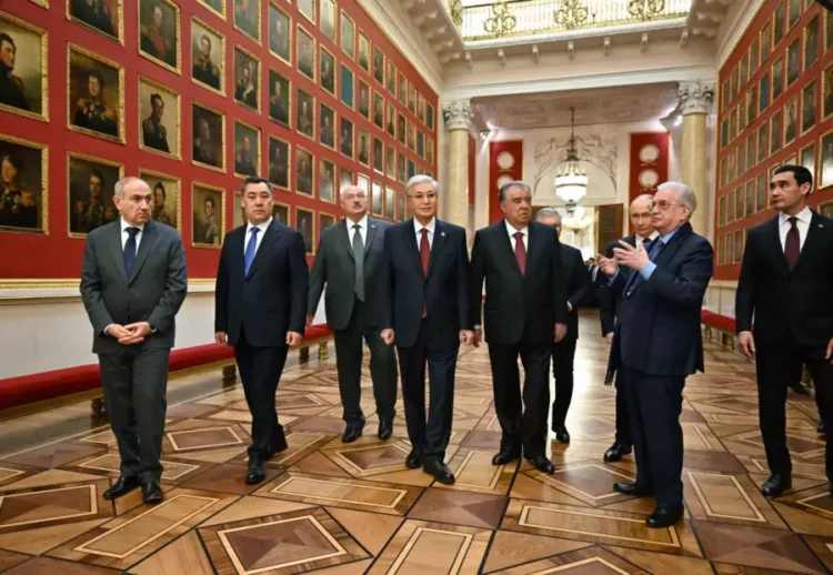 Қасым-Жомарт Тоқаев пен ТМД Президенттері Эрмитажды аралады