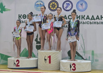 Жас гимнасттар жарқырады