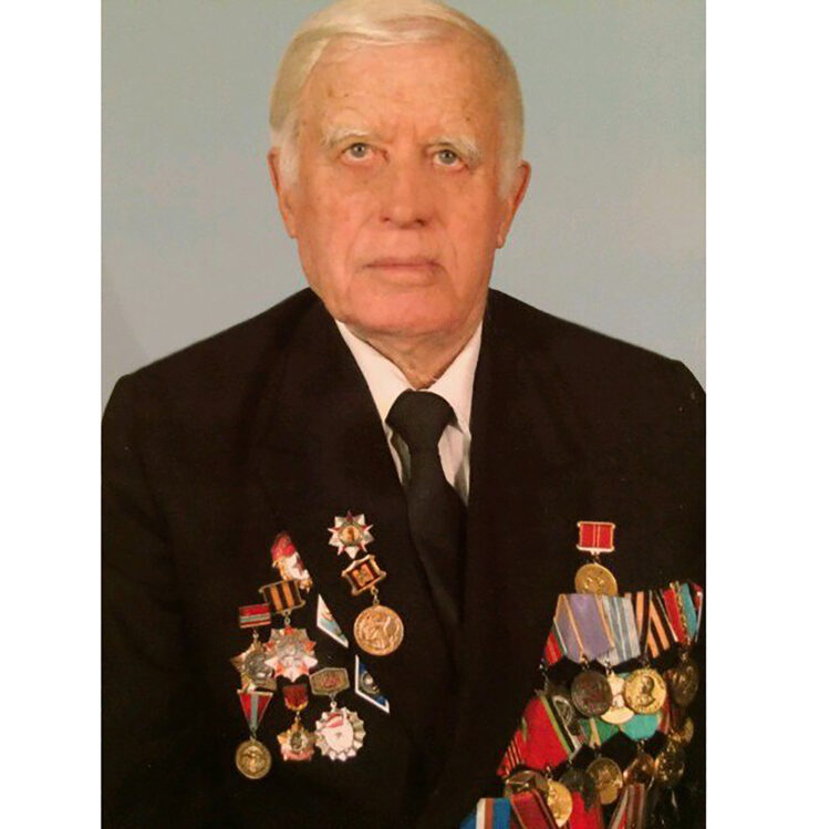 Өмірін елге арнаған