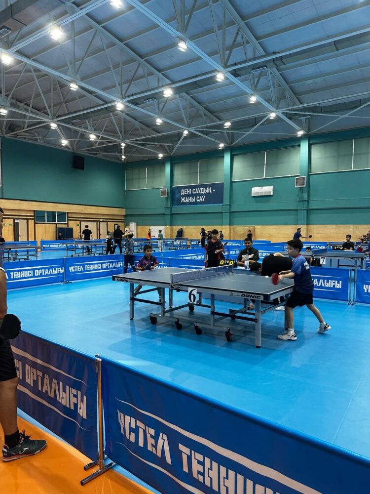Жасөспірімдер мен мүмкіндігі шектеулі жандар арасында үстел теннисінен жарыс өтті