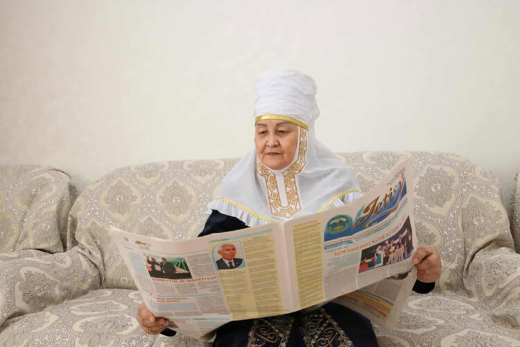 «Гүлдемейді көңілдегі гүл десте»: Жұмабала Балақаранованың өлеңдері