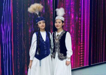 Үштөбелік өнерпаздар халықаралық сахнада топ жарды