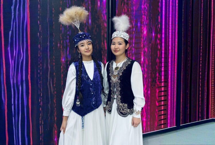Үштөбелік өнерпаздар халықаралық сахнада топ жарды