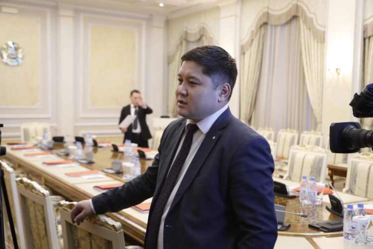 Ербол Мәндібек. Қалтамызға қарамай өмір сүреміз