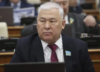 Мұрат Әбенов банктердің шотты бұғаттауын тоқтату мәселесін көтерілді