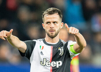 «Барселона», «Ювентуста» ойнаған футболшы Қазақстанға келеді