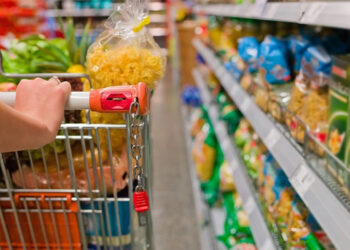 Қазақстанда шетелдік тауарлар дүкен сөрелерінен алынады