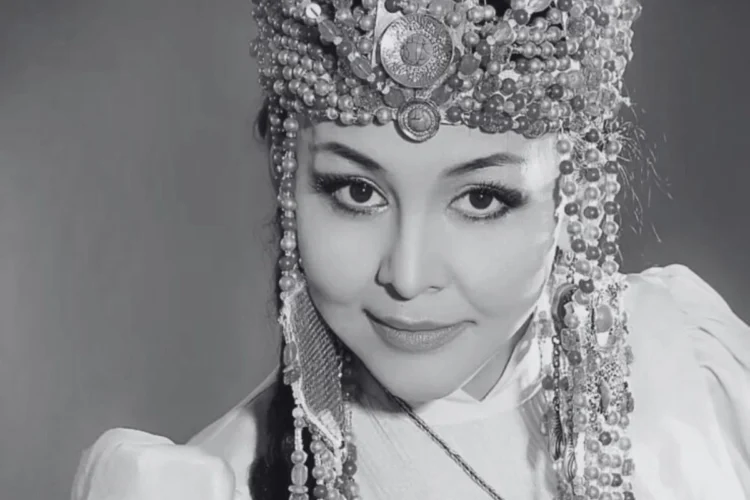 Белгілі әнші Гүлзира Бөкейхан дүниеден өтті