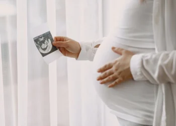 Қазақстанда шетел азаматтары үшін суррогат ана қызметіне шектеу енгізілмек