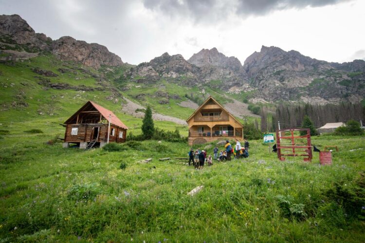 Жетісудағы экологиялық туризм: ұлттық парктерге келушілер саны бір жылда 40 мыңға жетті