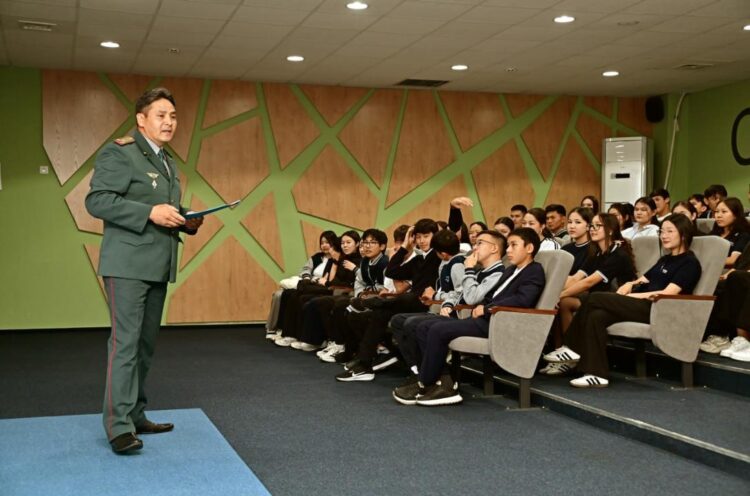 Бүгін – Тәрбиеші офицерлер күні