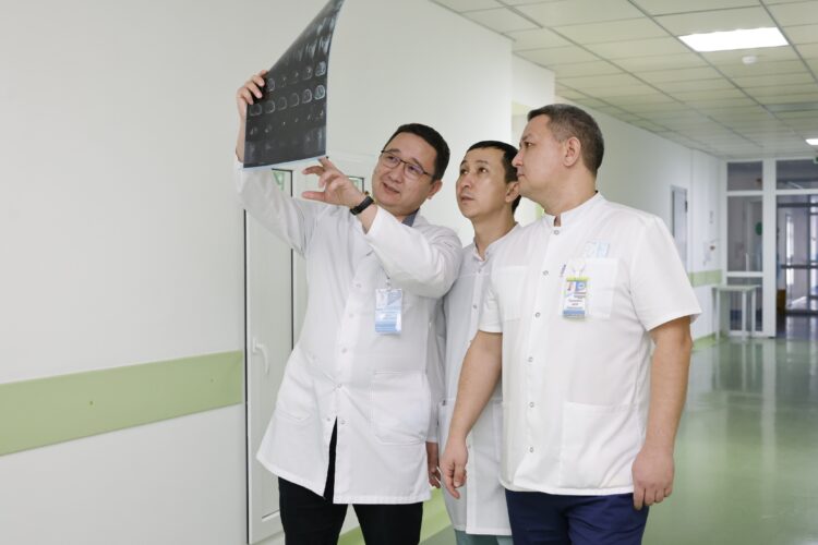 Әлемдік деңгейдегі трансплантолог келді