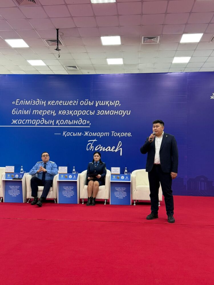 Жетісу жастары прокуратура өкілдерімен ашық диалог құрды