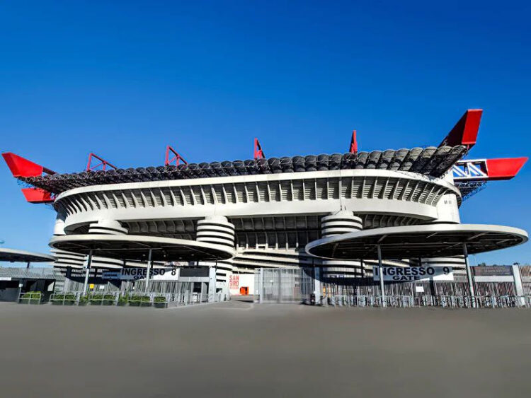 Ақ қарға алау жаққан Италия