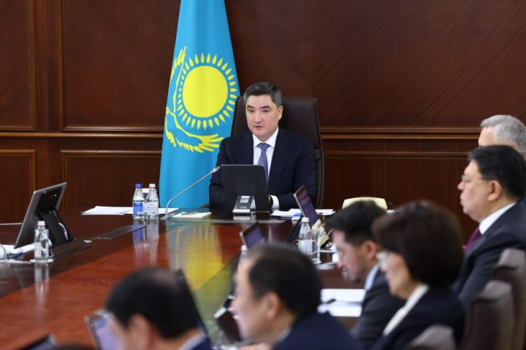 «Балалар мен жасөспірімдер фастфуд пен энергетикалық сусындарға тәуелді». Министрге берілген тапсырма