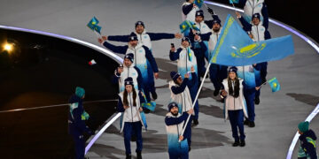 Амангелді ән салған Италия: қысқы Олимпиада ойындарының алауы тұтанды