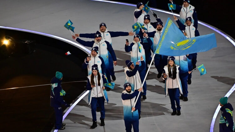 Амангелді ән салған Италия: қысқы Олимпиада ойындарының алауы тұтанды