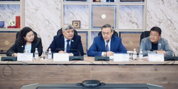 «Конституцияны жүйелі жаңғыртудың ғылыми негіздері» тақырыбында дөңгелек үстел өтті