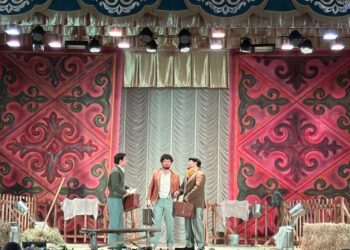 Өнер мен еңбектің ұштасқан сәті: Бикен Римова театры Тамшыбаева ауылында