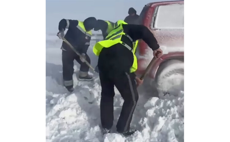 «Алматы – Өскемен» тасжолында полиция 12 адамды құтқарды