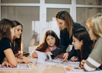 Мұғалімдерді артық жұмысқа жеккендерге айыппұл салынады