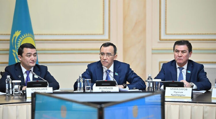 Мәулен Әшімбаев: Конституция бойынша референдум – саяси жүйені демократияландыру жолындағы маңызды қадам