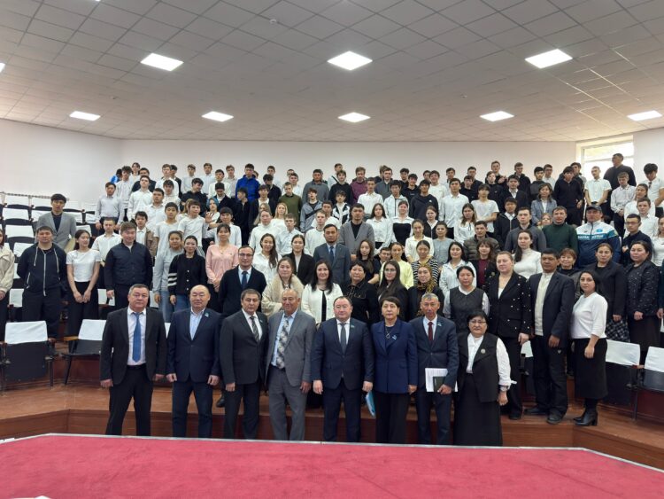 Жастар референдум төңірегінде пікір алмасты