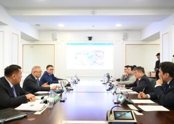 Инвесторлармен кездесті