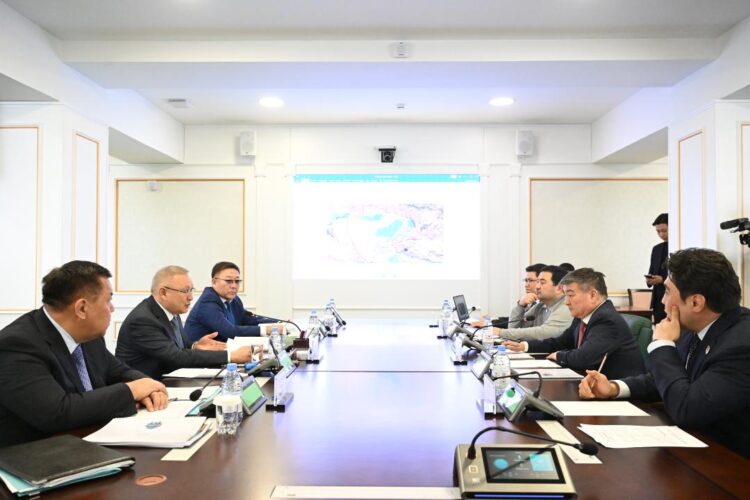 Инвесторлармен кездесті