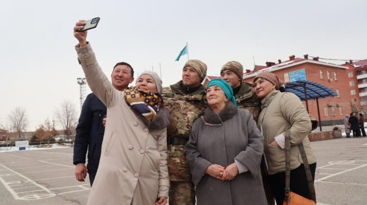 Армия аналардың көзімен: Ашық есік күнінде әскери бөлімдерге 4000-нан астам адам келді