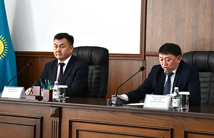 Адалдық алаңында