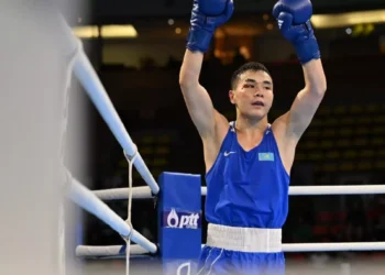 Бокс: Мұхаммедсабыр Базарбайұлы әлем чемпионын тізе бүктірді