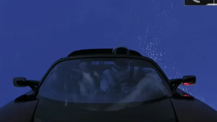 Ғарышқа ұшқан: Илон Масктің Tesla көлігі қазір қайда жүр?