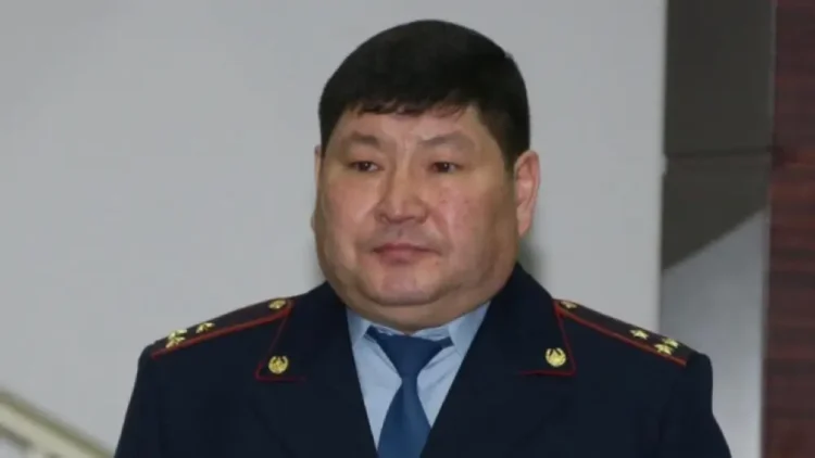 Сотталған Талдықорған полициясының экс-басшысы қызметтік пәтер үшін соттасып жатыр