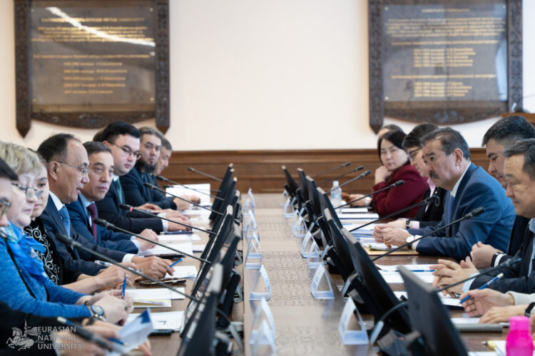 ЕҰУ-да Қазақстан Республикасының Жаңа Конституциясы жобасының негізгі тұжырымдары талқыланды