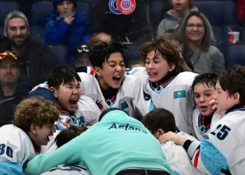 66 жылда алғаш рет: Қазақстан хоккейшілері Канадада топ жарды