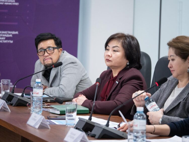 Конституцияның жаңа жобасындағы отбасы және неке нормалары талқыланды