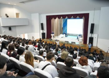 Студенттер мен сотталғандар арасында телемост ұйымдастырды