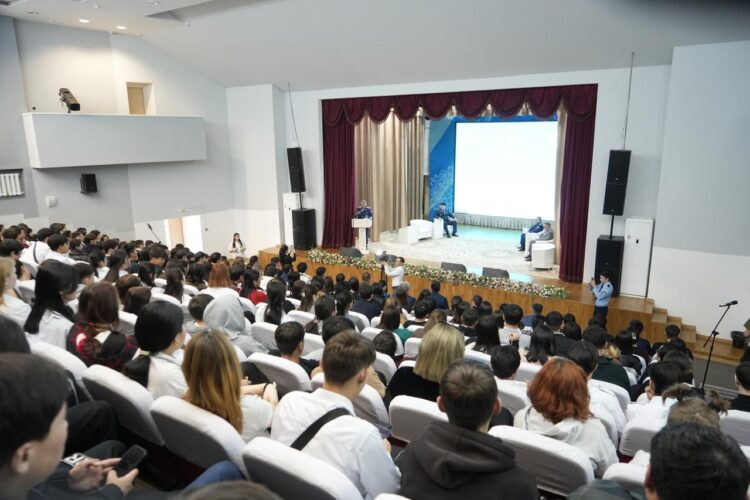 Студенттер мен сотталғандар арасында телемост ұйымдастырды