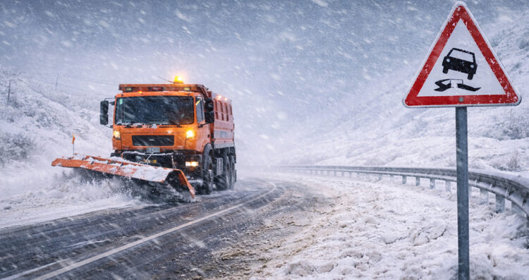 Қар басу қаупі жоғары 157 шақырым. Жетісудағы жолдар бақылауда