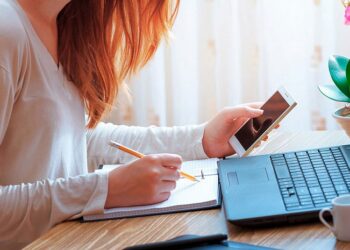 Үйде отырып табыс табу: Онлайн жұмыс істейтін сенімді платформалар