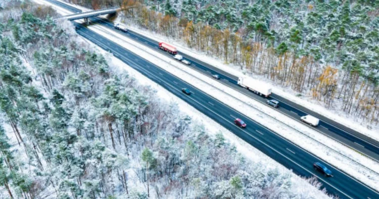 Жетісуда жол бір тәулікке жабылды