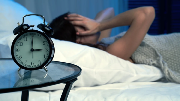 Неге түнде жиі оянамыз? Сарапшы бауыр мен ұйқының байланысын түсіндірді