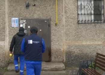 Көпқабатты үйдің бір кіреберісінен төрт адамның денесі табылды